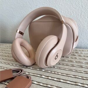 Beats by Dre x Kim K Over-Ear Headphones - Moon